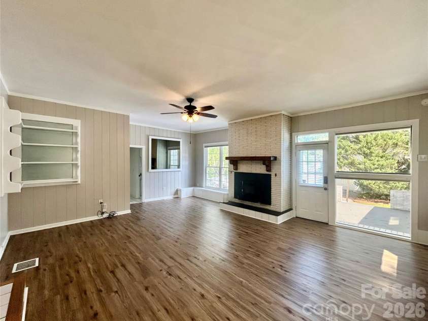 2255 Falmouth Road, Charlotte, NC 28205.  MLS# CAR4421108, YatesRealty ID 48764. 