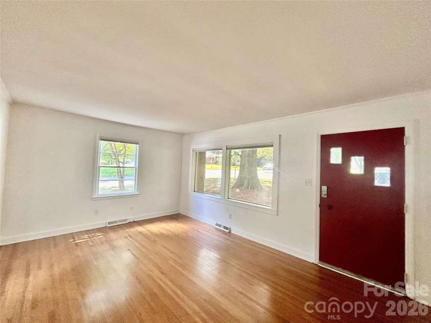 2255 Falmouth Road, Charlotte, NC 28205.  MLS# CAR4421108, YatesRealty ID 48764. 