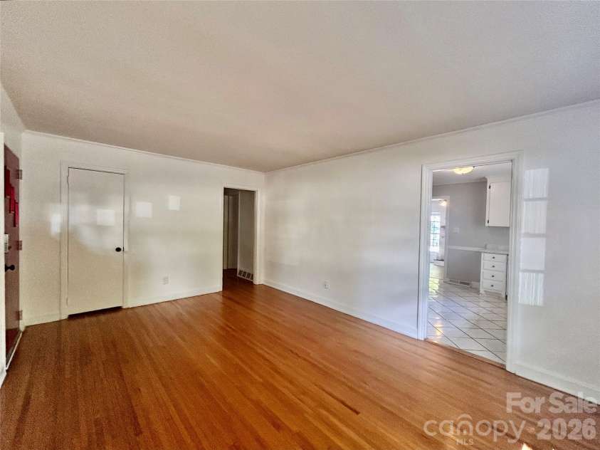 2255 Falmouth Road, Charlotte, NC 28205.  MLS# CAR4421108, YatesRealty ID 48764. 