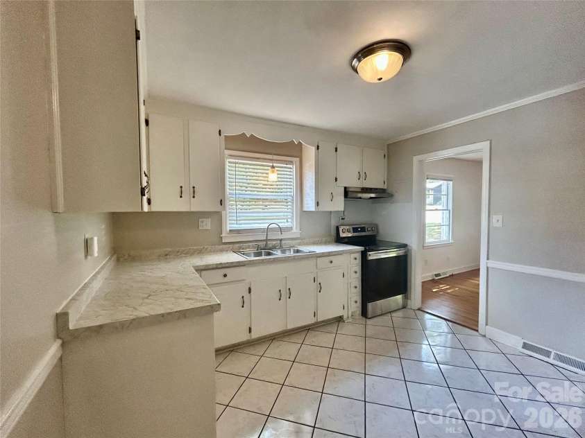 2255 Falmouth Road, Charlotte, NC 28205.  MLS# CAR4421108, YatesRealty ID 48764. 