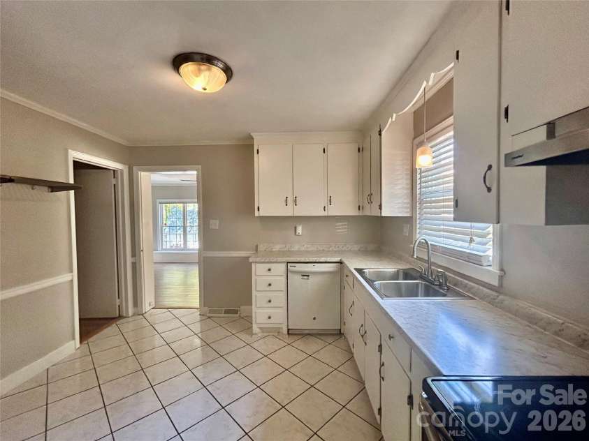 2255 Falmouth Road, Charlotte, NC 28205.  MLS# CAR4421108, YatesRealty ID 48764. 