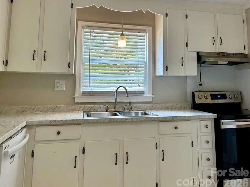 2255 Falmouth Road, Charlotte, NC 28205.  MLS# CAR4421108, YatesRealty ID 48764. 