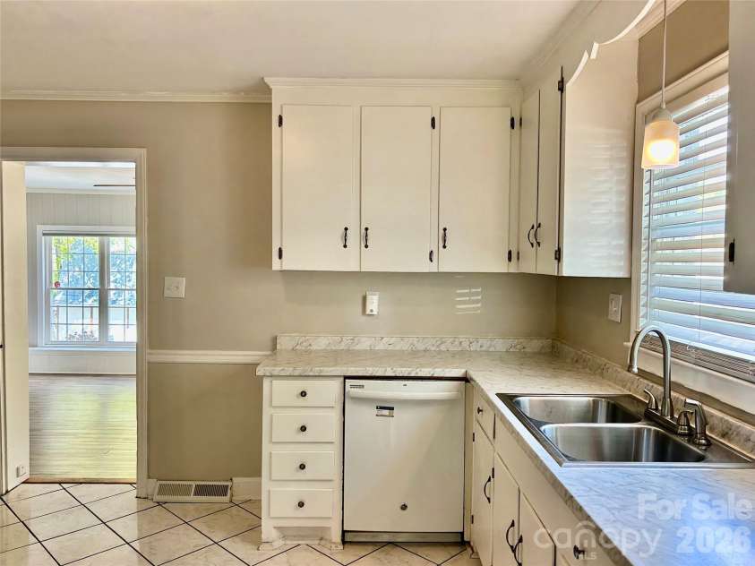 2255 Falmouth Road, Charlotte, NC 28205.  MLS# CAR4421108, YatesRealty ID 48764. 