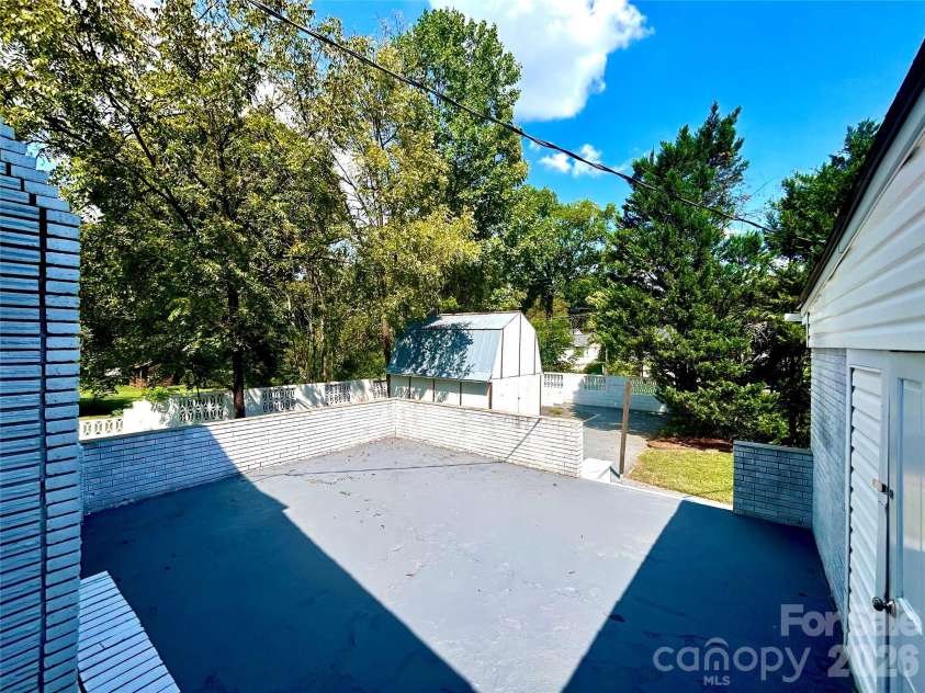 2255 Falmouth Road, Charlotte, NC 28205.  MLS# CAR4421108, YatesRealty ID 48764. 