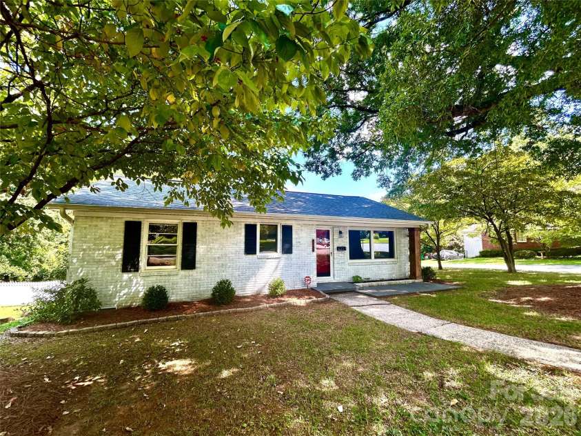 2255 Falmouth Road, Charlotte, NC 28205.  MLS# CAR4421108, YatesRealty ID 48764. 
