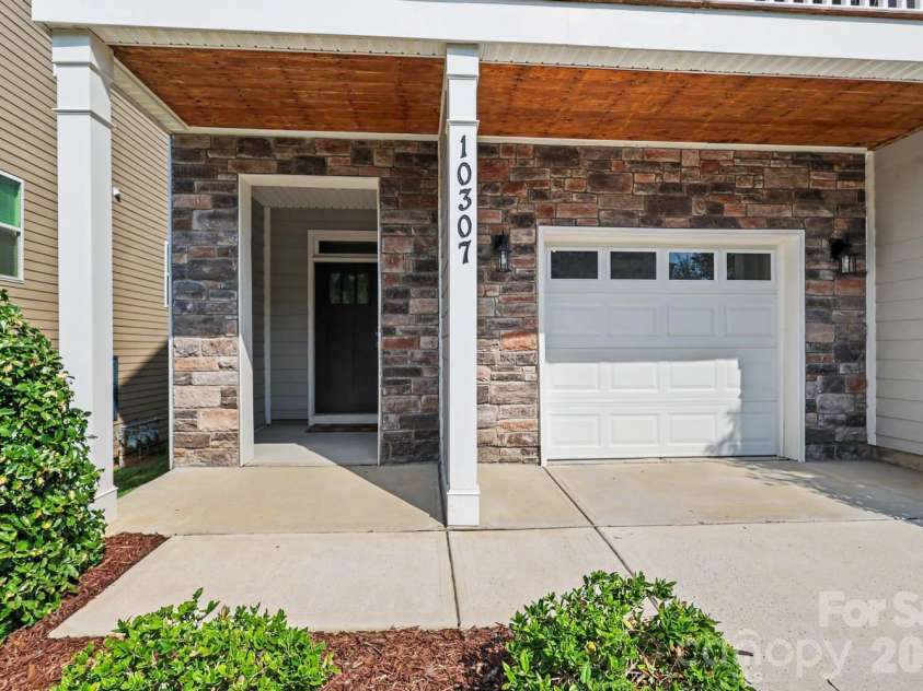 10307 Glenmere Creek Circle, Charlotte, NC 28262.  MLS# CAR4420962, YatesRealty ID 48765. Front Patio