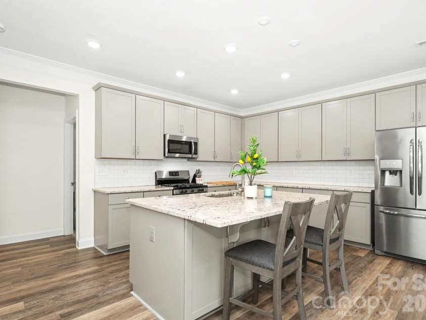10307 Glenmere Creek Circle, Charlotte, NC 28262.  MLS# CAR4420962, YatesRealty ID 48765. Kitchen