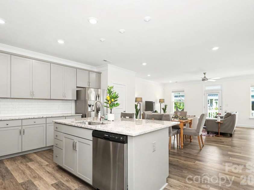 10307 Glenmere Creek Circle, Charlotte, NC 28262.  MLS# CAR4420962, YatesRealty ID 48765. Kitchen