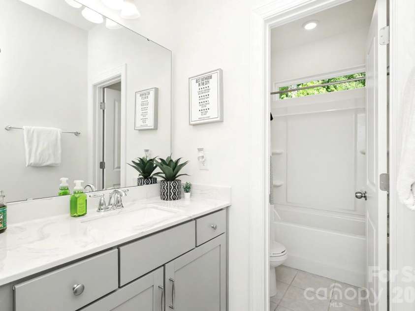 10307 Glenmere Creek Circle, Charlotte, NC 28262.  MLS# CAR4420962, YatesRealty ID 48765. Main Floor full bath