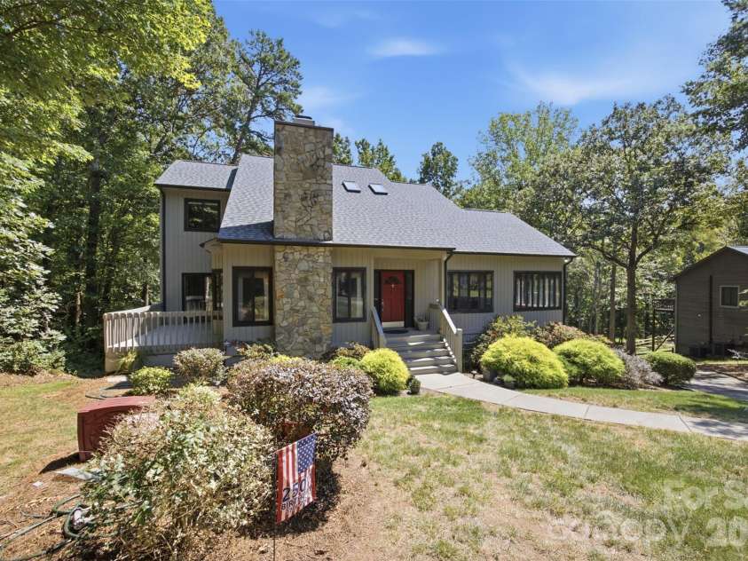 13432 Windward Cove, Charlotte, NC 28278.  MLS# CAR4419903, YatesRealty ID 48766. 