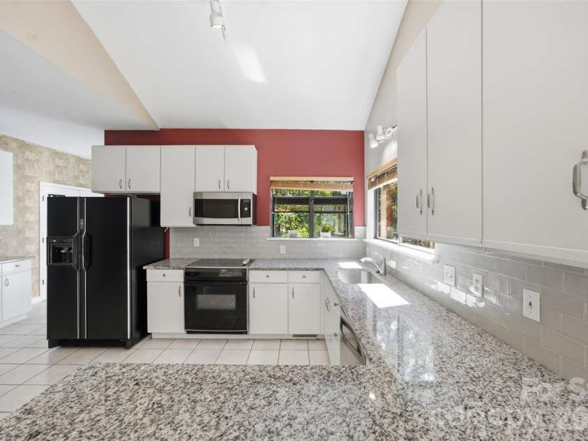 13432 Windward Cove, Charlotte, NC 28278.  MLS# CAR4419903, YatesRealty ID 48766. 