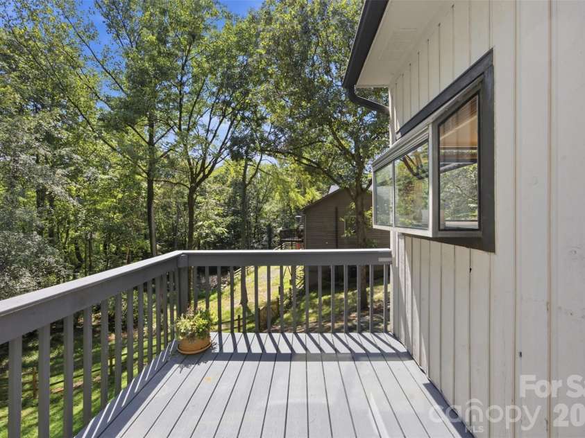 13432 Windward Cove, Charlotte, NC 28278.  MLS# CAR4419903, YatesRealty ID 48766. Deck off Kitchen