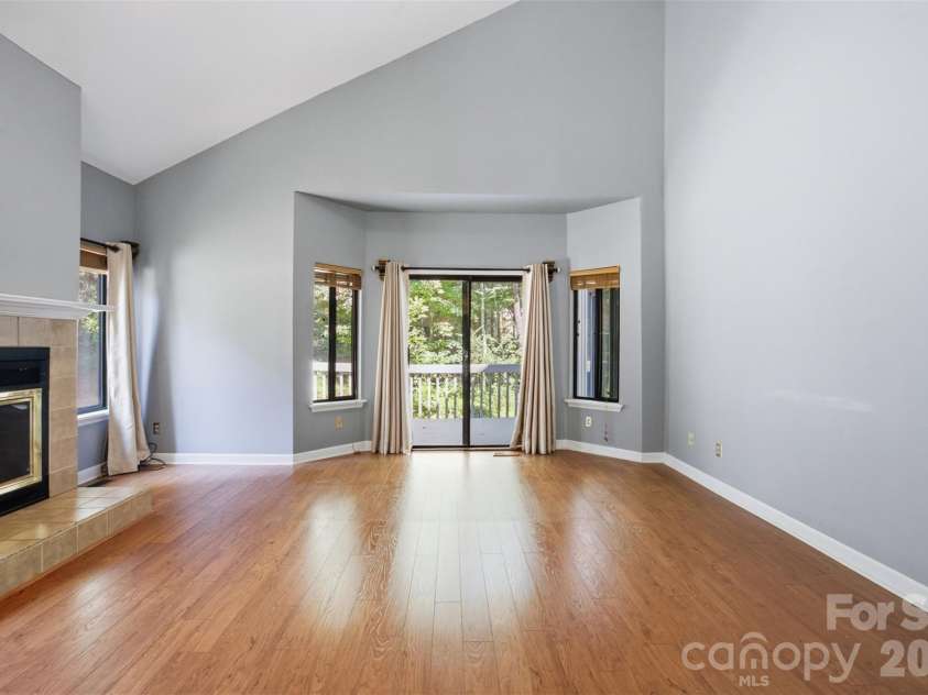 13432 Windward Cove, Charlotte, NC 28278.  MLS# CAR4419903, YatesRealty ID 48766. Living Room