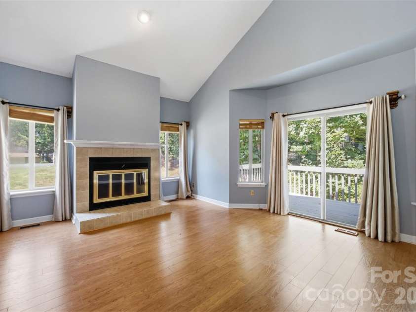 13432 Windward Cove, Charlotte, NC 28278.  MLS# CAR4419903, YatesRealty ID 48766. Living Room