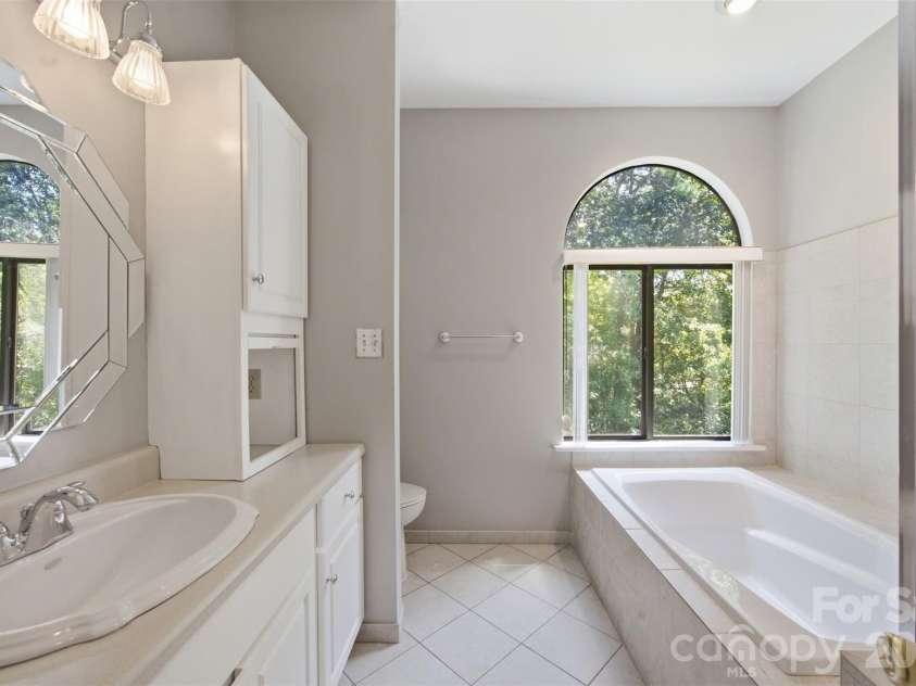 13432 Windward Cove, Charlotte, NC 28278.  MLS# CAR4419903, YatesRealty ID 48766. Primary Bathroom