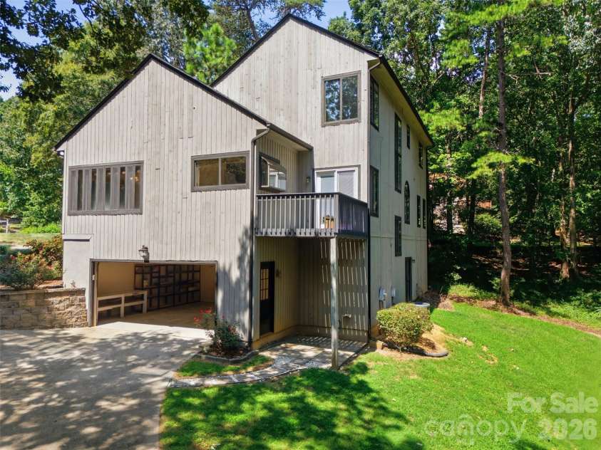 13432 Windward Cove, Charlotte, NC 28278.  MLS# CAR4419903, YatesRealty ID 48766. Side & Backyard
