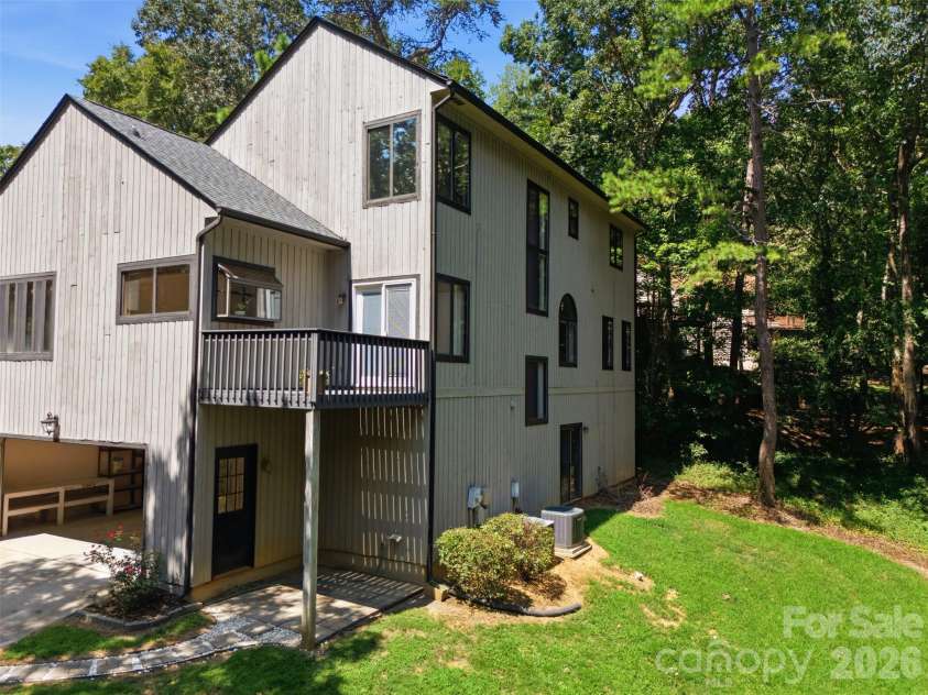 13432 Windward Cove, Charlotte, NC 28278.  MLS# CAR4419903, YatesRealty ID 48766. Side & Backyard