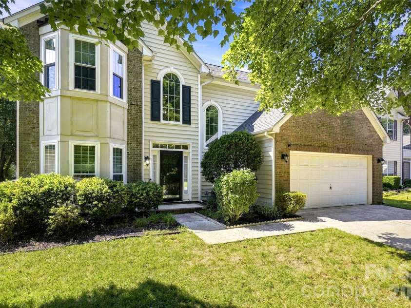 5477 Cambridge Bay Drive, Charlotte, NC 28269.  MLS# CAR4419836, YatesRealty ID 48767. 