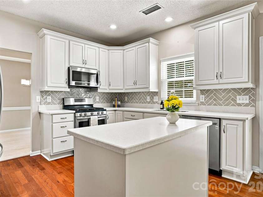 5477 Cambridge Bay Drive, Charlotte, NC 28269.  MLS# CAR4419836, YatesRealty ID 48767. 