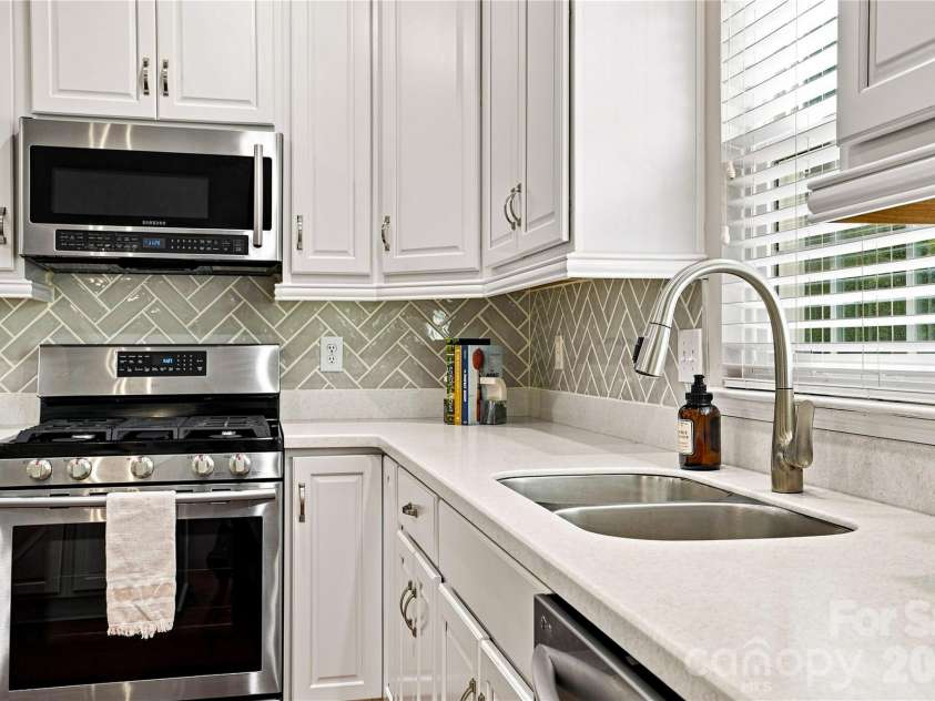 5477 Cambridge Bay Drive, Charlotte, NC 28269.  MLS# CAR4419836, YatesRealty ID 48767. 