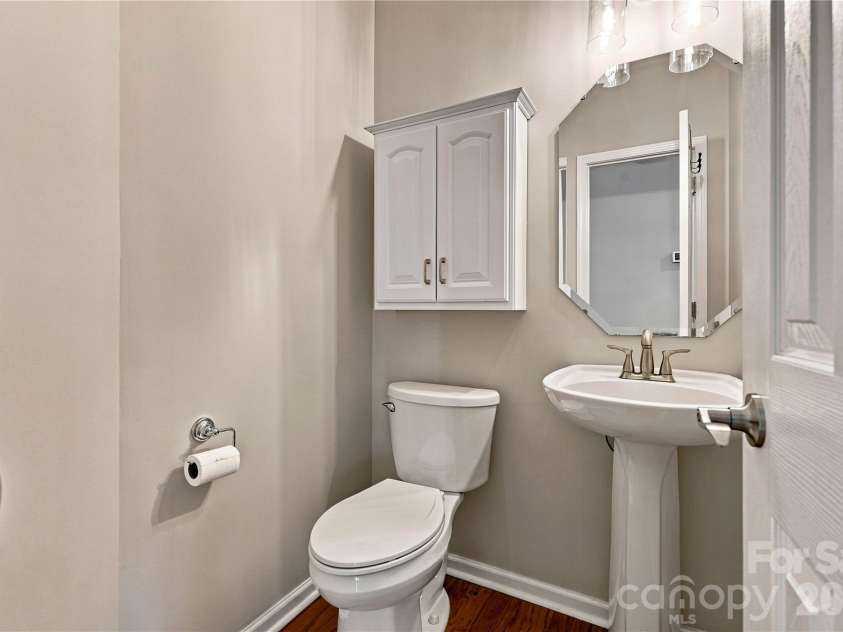 5477 Cambridge Bay Drive, Charlotte, NC 28269.  MLS# CAR4419836, YatesRealty ID 48767. 