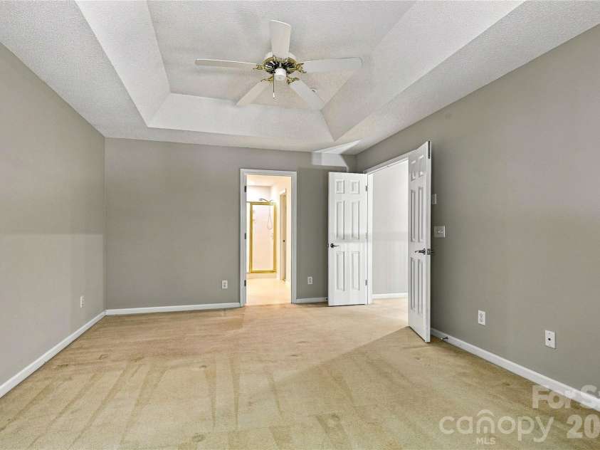 5477 Cambridge Bay Drive, Charlotte, NC 28269.  MLS# CAR4419836, YatesRealty ID 48767. 