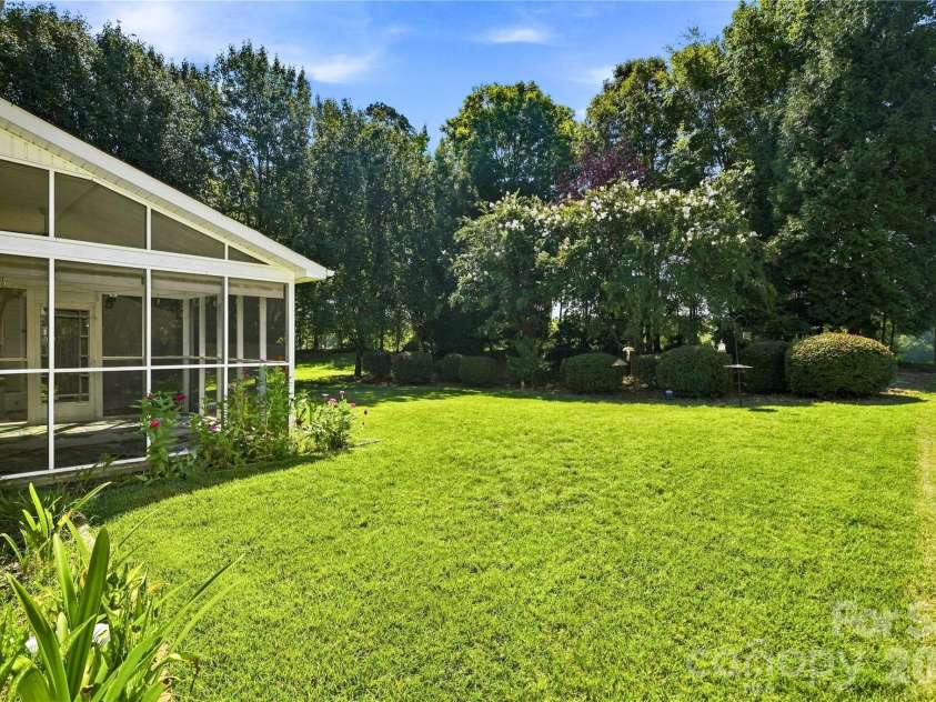 5477 Cambridge Bay Drive, Charlotte, NC 28269.  MLS# CAR4419836, YatesRealty ID 48767. 