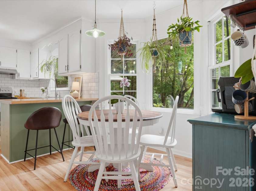 2709 Stockwood Drive, Gastonia, NC 28056.  MLS# CAR4417564, YatesRealty ID 48768. Casual dining