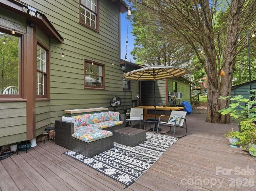 2709 Stockwood Drive, Gastonia, NC 28056.  MLS# CAR4417564, YatesRealty ID 48768. Conversation area