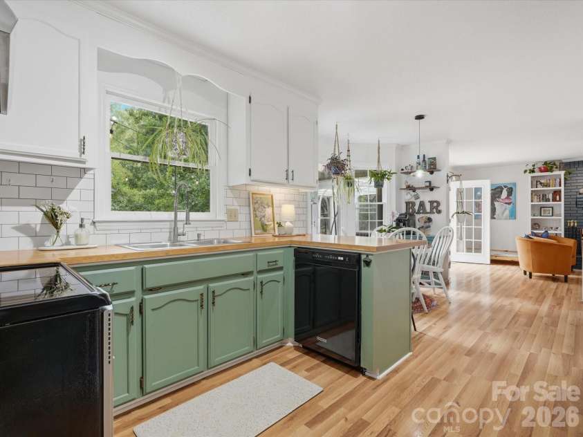2709 Stockwood Drive, Gastonia, NC 28056.  MLS# CAR4417564, YatesRealty ID 48768. Open layout