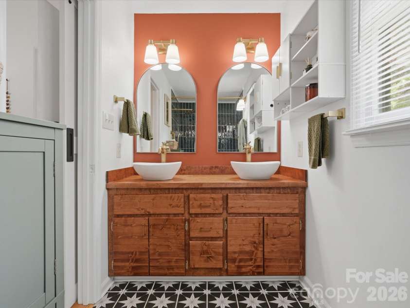 2709 Stockwood Drive, Gastonia, NC 28056.  MLS# CAR4417564, YatesRealty ID 48768. Primary vanity
