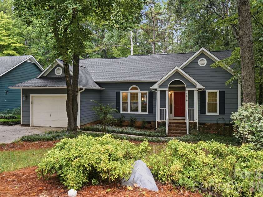 2819 Cedar Chase Drive, Matthews, NC 28105.  MLS# CAR4420001, YatesRealty ID 48769. Front Yard/Front Exterior
