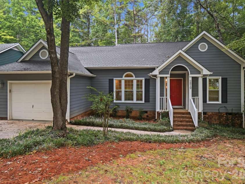 2819 Cedar Chase Drive, Matthews, NC 28105.  MLS# CAR4420001, YatesRealty ID 48769. Front Yard/Front Exterior