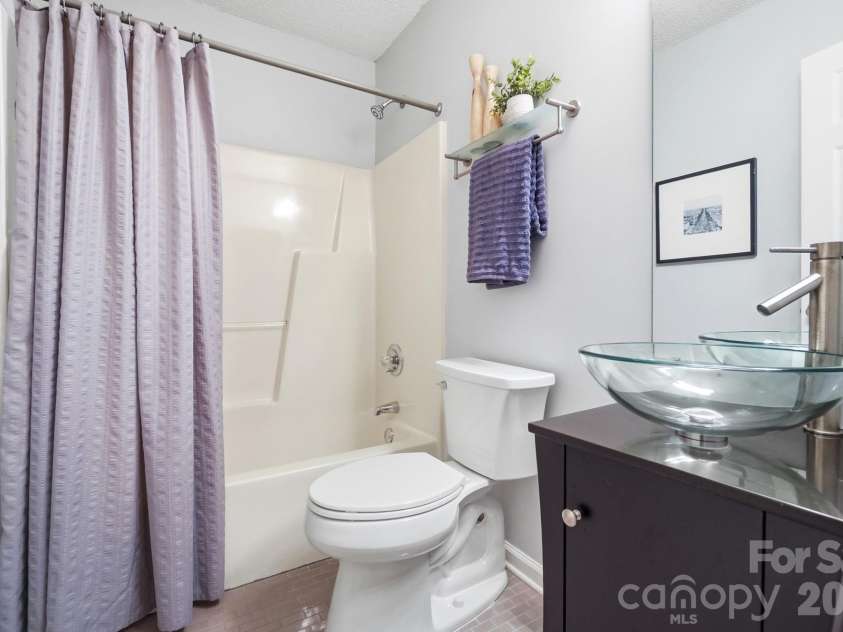 2819 Cedar Chase Drive, Matthews, NC 28105.  MLS# CAR4420001, YatesRealty ID 48769. Updated Secondary Full Bathroom
