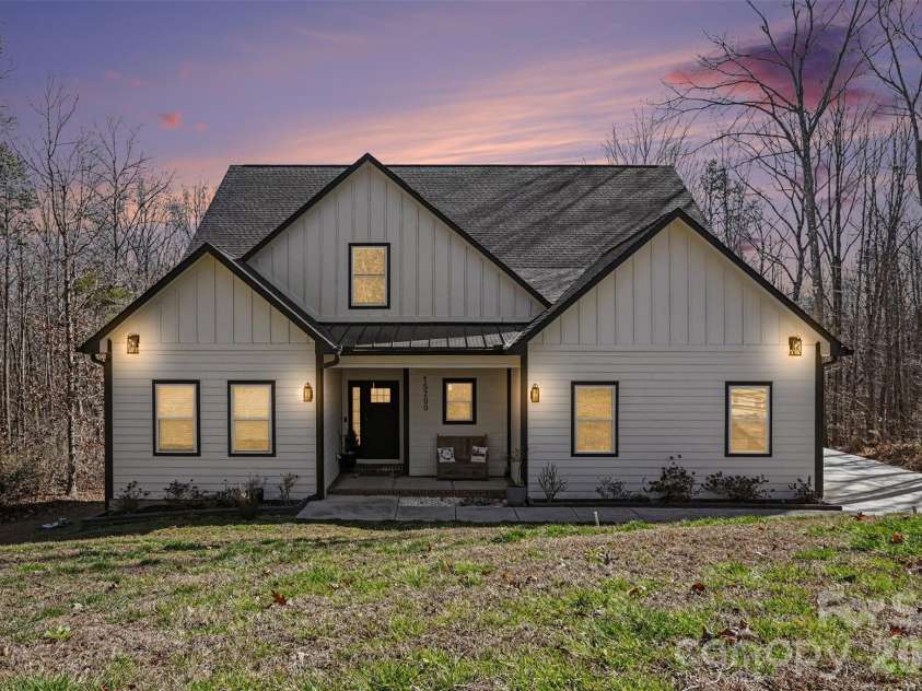 15200 August Lane, Charlotte, NC 28227.  MLS# CAR4350739, YatesRealty ID 4877. 
