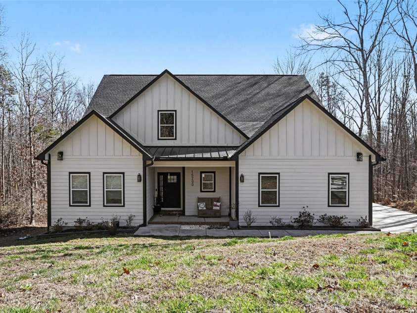 15200 August Lane, Charlotte, NC 28227.  MLS# CAR4350739, YatesRealty ID 4877. 