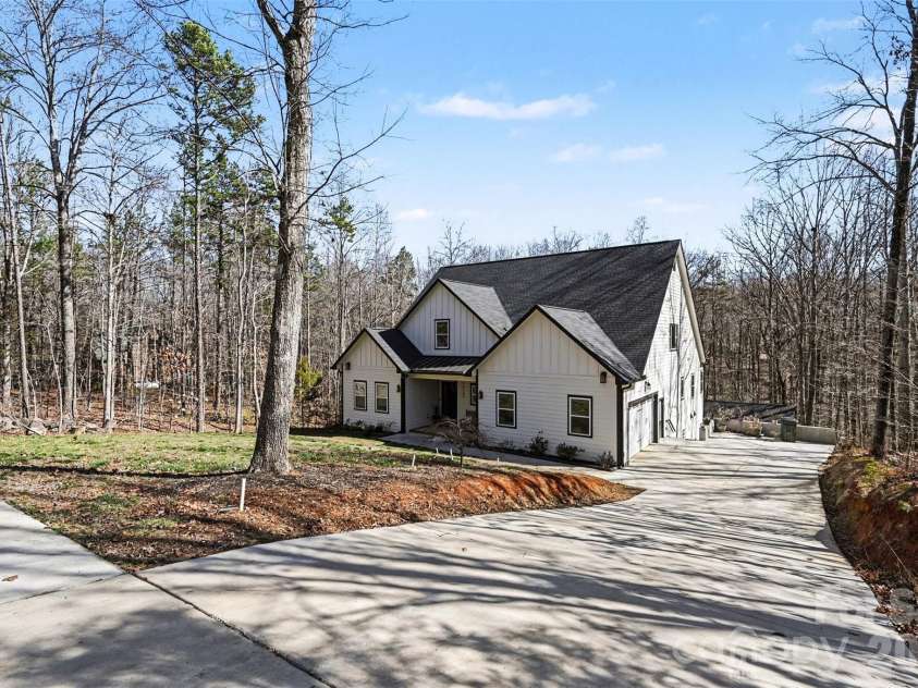15200 August Lane, Charlotte, NC 28227.  MLS# CAR4350739, YatesRealty ID 4877. 
