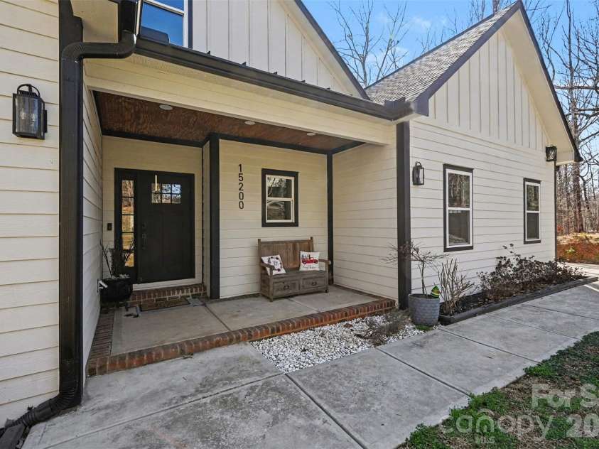 15200 August Lane, Charlotte, NC 28227.  MLS# CAR4350739, YatesRealty ID 4877. 