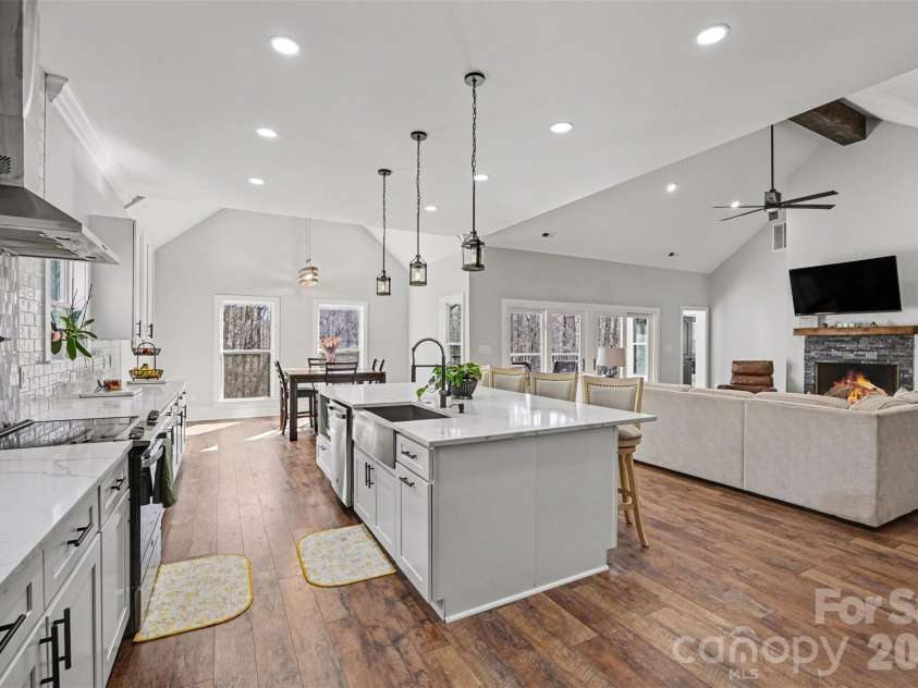 15200 August Lane, Charlotte, NC 28227.  MLS# CAR4350739, YatesRealty ID 4877. 