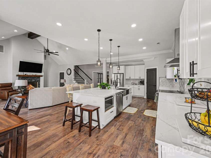 15200 August Lane, Charlotte, NC 28227.  MLS# CAR4350739, YatesRealty ID 4877. 
