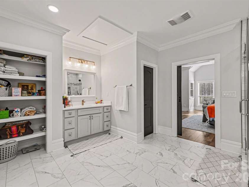 15200 August Lane, Charlotte, NC 28227.  MLS# CAR4350739, YatesRealty ID 4877. 