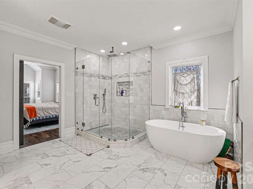 15200 August Lane, Charlotte, NC 28227.  MLS# CAR4350739, YatesRealty ID 4877. 