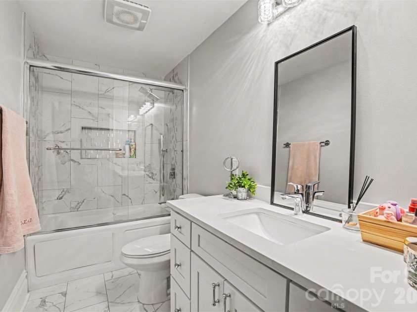 15200 August Lane, Charlotte, NC 28227.  MLS# CAR4350739, YatesRealty ID 4877. 