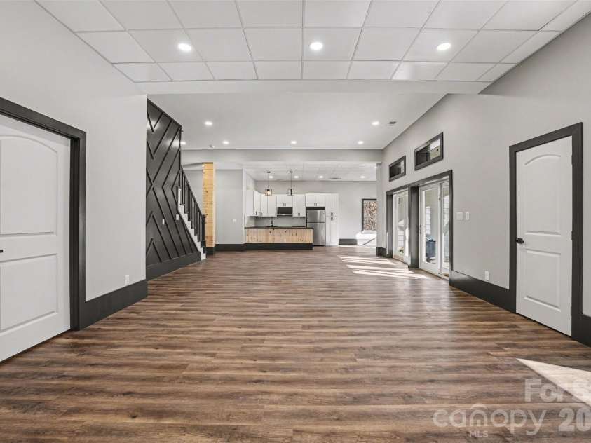 15200 August Lane, Charlotte, NC 28227.  MLS# CAR4350739, YatesRealty ID 4877. 