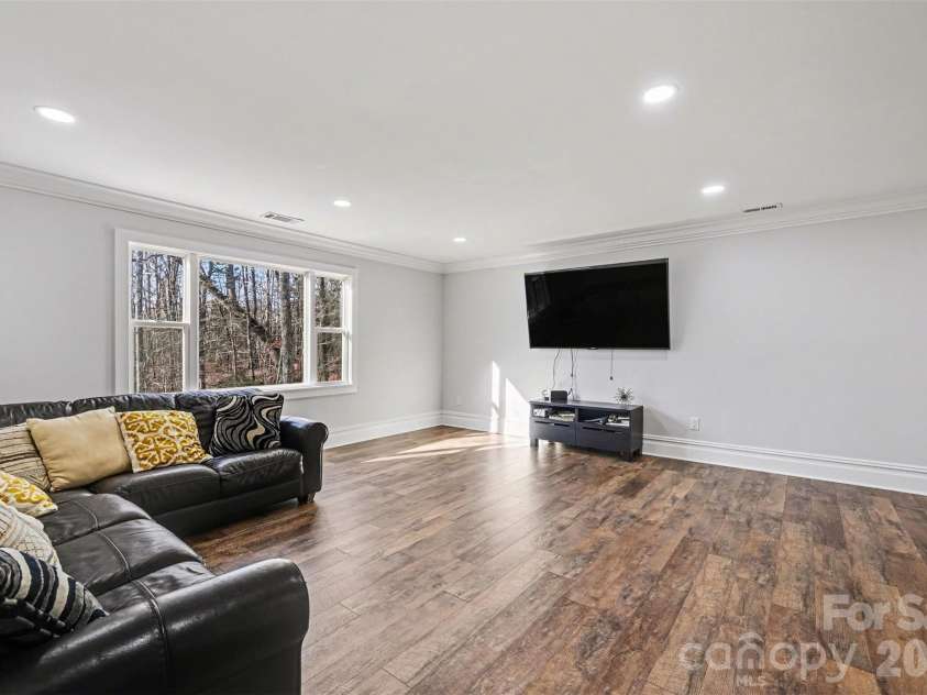 15200 August Lane, Charlotte, NC 28227.  MLS# CAR4350739, YatesRealty ID 4877. 