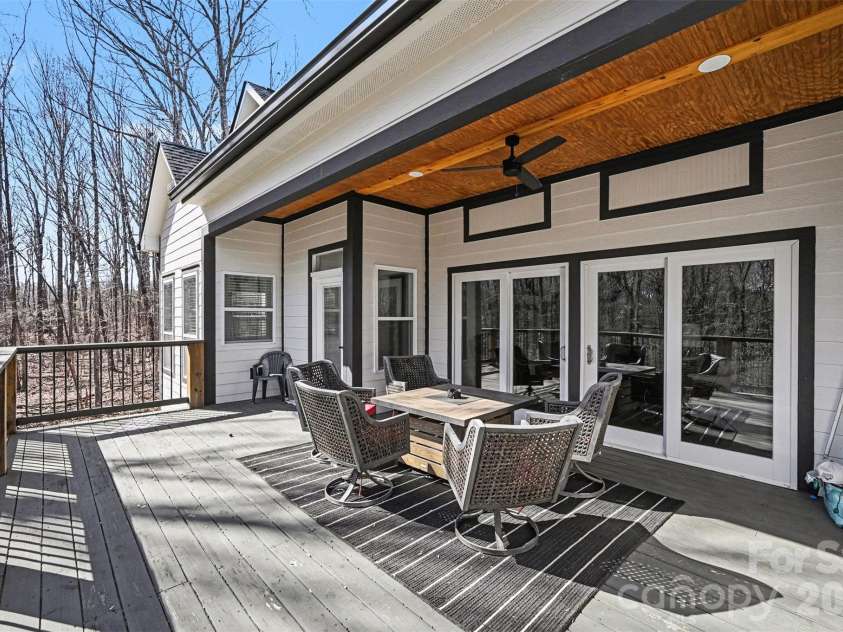 15200 August Lane, Charlotte, NC 28227.  MLS# CAR4350739, YatesRealty ID 4877. 