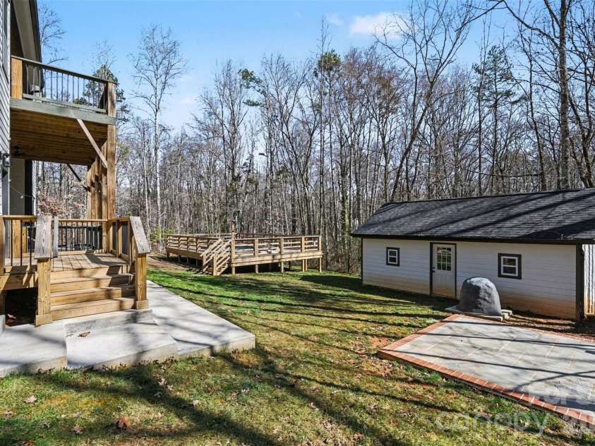 15200 August Lane, Charlotte, NC 28227.  MLS# CAR4350739, YatesRealty ID 4877. 