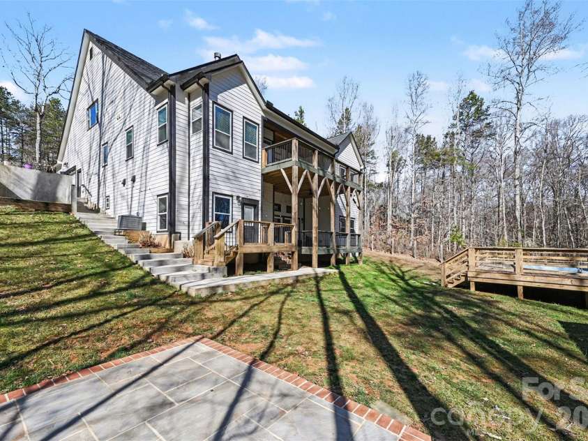 15200 August Lane, Charlotte, NC 28227.  MLS# CAR4350739, YatesRealty ID 4877. 