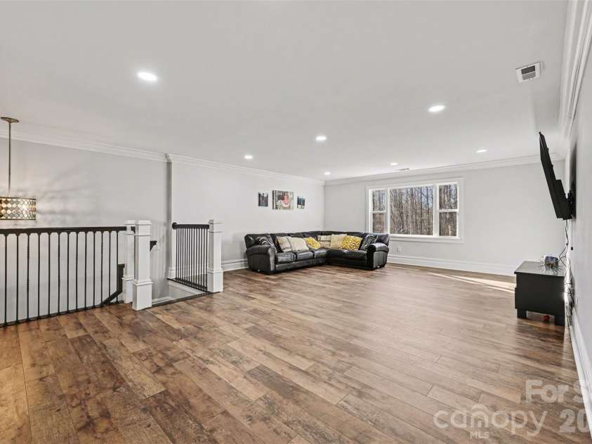 15200 August Lane, Charlotte, NC 28227.  MLS# CAR4350739, YatesRealty ID 4877. LOFT ROOM