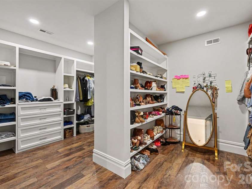 15200 August Lane, Charlotte, NC 28227.  MLS# CAR4350739, YatesRealty ID 4877. PRIMARY CLOSET